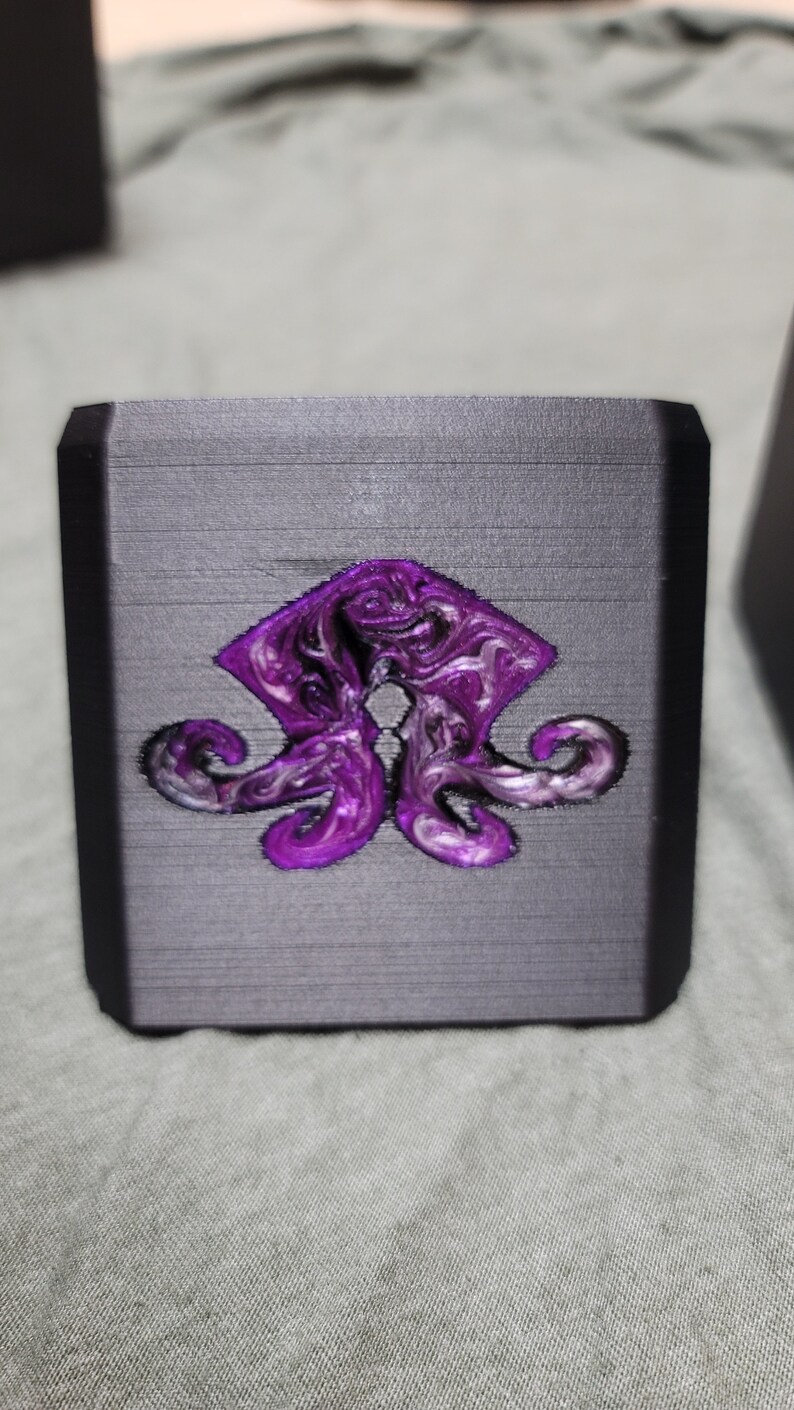 Close-up of purple Eldrazi artwork on the box lid